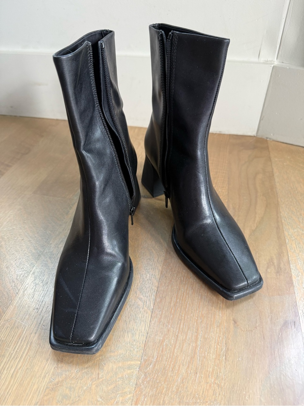 Vagabond Hedda Black Square-Toe Block Heel Ankle Boots
